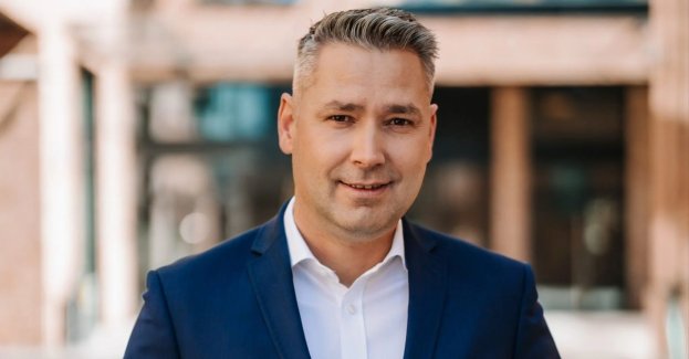 Marzec 2026 pokazał, że polski rynek motoryzacyjny nie zatrzymał się mimo słabszych nastrojów konsumenckich i napięć geopolitycznych. Kierowcy oraz firmy nadal szukają aut, ale robią to ostrożniej, dokładniej licząc koszt zakupu, finansowania i późniejszej eksploatacji. Dane z raportu OTOMOTO Insights oraz z systemów i analiz OTOMOTO Lease pokazują, że najmocniej zyskują dziś te rozwiązania, które dają większą przewidywalność kosztów.